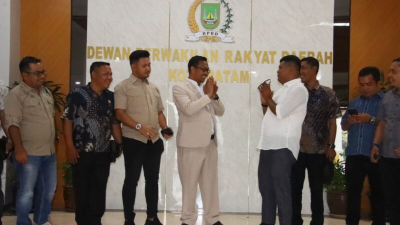 Anwar Anas saat menyambut Komisi I DPRD Kabupaten Padang Lawas, Sumatera Utara. Foto: INIKEPRI.COM