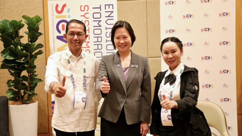 Amsakar Achmad dan Li Claudia Chandra di Sands Expo and Convention Centre, Singapura, Rabu (29/10/2025). Foto: INIKEPRI.COM/BP Batam 