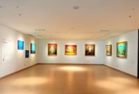 Suasana pameran tunggal “Lost Boy in Wonderland” karya Alexander Chris yang digelar di ARTSPACE, lantai lobby ARTOTEL Batam. Foto: INIKEPRI.COM/ARTOTEL Batam 