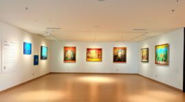 Suasana pameran tunggal “Lost Boy in Wonderland” karya Alexander Chris yang digelar di ARTSPACE, lantai lobby ARTOTEL Batam. Foto: INIKEPRI.COM/ARTOTEL Batam 