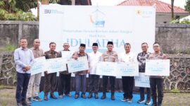 PT PLN Batam menyerahkan bantuan hewan kurban berupa 6 ekor sapi dan 20 ekor kambing kepada masyarakat dan pelanggan PLN Batam tersebar. Foto: INIKEPRI.COM/PLN Batam 