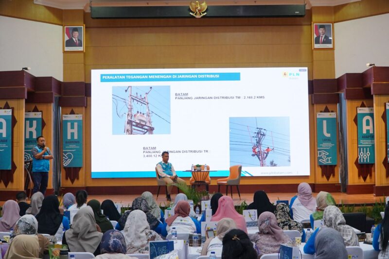 PT PLN Batam terus berkomitmen untuk mendukung pemberdayaan Usaha Mikro, Kecil, dan Menengah (UMKM) sekaligus memastikan keterbukaan informasi kepada pelanggan. Dalam rangka itu, PLN Batam menggelar Workshop Pemberdayaan UMKM bertajuk “Terangi Usaha, Terangi Harapan” yang tidak hanya memberikan wawasan UMKM dan digitalisasi, tetapi juga menjadi momentum strategis untuk menyosialisasikan kelistrikan PLN Batam kepada masyarakat, pada Kamis dan Jumat, 12–13 Juni 2025 di Kantor Korporat PT PLN Batam. Foto: INIKEPRI.COM