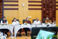 Dalam rangka mendukung kebijakan pemerintah terkait penyesuaian tarif tenaga listrik (tariff adjustment) bagi pelanggan rumah tangga mampu dan sangat mampu dengan daya 3.500 Volt Ampere (VA) ke atas (golongan R2 dan R3), serta pelanggan dari golongan pemerintah (P1, P2, dan P3), PT PLN Batam menggelar kegiatan diskusi publik bersama pelanggan guna memastikan informasi kebijakan tersampaikan secara transparan dan menyeluruh kepada seluruh pemangku kepentingan. Foto: INIKEPRI.COM/PLN Batam
