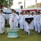 PT PLN Batam menggelar upacara bendera dalam rangka memperingati Hari Ulang Tahun ke-80 Republik Indonesia, Minggu (17/8), di Kantor Korporat PLN Batam. Upacara berlangsung khidmat dengan mengusung tema “Bersatu, Berdaulat, Rakyat Sejahtera, Indonesia Maju”. Direktur Utama PLN Batam, Kwin Fo, bertindak sebagai Pembina Upacara. Foto: INIKEPRI.COM/PLN Batam 