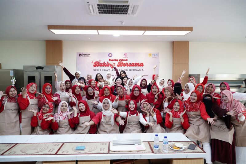 Persatuan Istri Karyawan dan Karyawati (PIKK) PLN Batam berkolaborasi dengan Srikandi PLN Batam menyelenggarakan kegiatan Inspiring Srikandi dan Workshop Baking Bersama di Simple Bake House, Rabu (20/8). Foto: INIKEPRI.COM/PLN Batam 