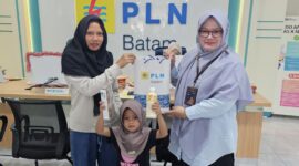 Dalam rangka memperingati Hari Pelanggan Nasional (HPN) 2025, PT PLN Batam melalui Unit Pelaksana Pelayanan Pelanggan (UP3) menegaskan komitmen untuk terus meningkatkan kualitas layanan kelistrikan. Salah satunya dengan melakukan kunjungan langsung ke pelanggan yang tersebar di berbagai wilayah. Foto: INIKEPRI.COM/PLN Batam 