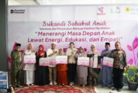 Memperingati Anak Nasional yang jatuh pada 23 Juli, Srikandi PLN Batam menyelenggarakan program Srikandi Sahabat Anak yang mengangkat tema “Menerangi Masa Depan Anak Lewat Energi, Edukasi, dan Empati.” Dalam program ini, dilaksanakan gelar wicara (talk show) anti-perundungan dan penyerahan dukungan pendidikan berupa perangkat komputer. Kegiatan berlangsung di SMPN 41 Batam, Jumat (25/07). Foto: INIKEPRI.COM/PLN Batam 