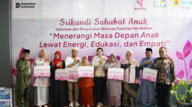 Memperingati Anak Nasional yang jatuh pada 23 Juli, Srikandi PLN Batam menyelenggarakan program Srikandi Sahabat Anak yang mengangkat tema “Menerangi Masa Depan Anak Lewat Energi, Edukasi, dan Empati.” Dalam program ini, dilaksanakan gelar wicara (talk show) anti-perundungan dan penyerahan dukungan pendidikan berupa perangkat komputer. Kegiatan berlangsung di SMPN 41 Batam, Jumat (25/07). Foto: INIKEPRI.COM/PLN Batam 