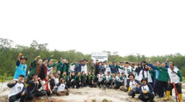 Dalam semangat memperingati Hari Mangrove Sedunia, PT PLN Batam menggelar penanaman mangrove di Kebun Raya Batam, Sabtu (26/07). Melalui aksi bertajuk “Ayo Menanam Mangrove” hasil kolaborasi dengan Lembaga Swadaya Masyarakat Mangrove Pusaka Anak Negeri (LSM Mapan) serta PT Yamamoto ini, sebanyak 3.000 pohon mangrove berhasil ditanam. Foto: INIKEPRI.COM/PLN Batam 