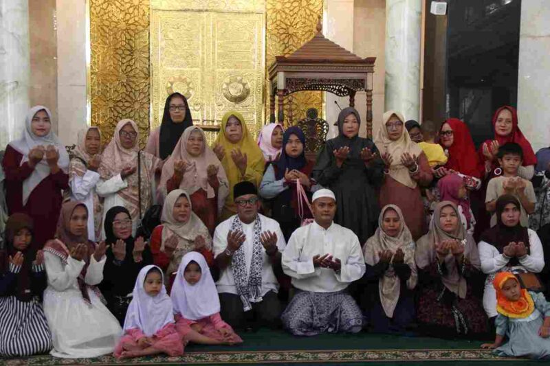 Wali Kota Tanjungpinang Lis Darmansyah menghadiri kegiatan silaturrahmi dan konsolidasi bersama 100 Orang Mualaf Baru se-Provinsi Kepulauan Riau, di Masjid Besar Al Uswah Tanjungpinang, Kecamatan Tanjungpinang Timur, Minggu (19/10/2025). Foto: INIKEPRI.COM/TanjungpinangKota 