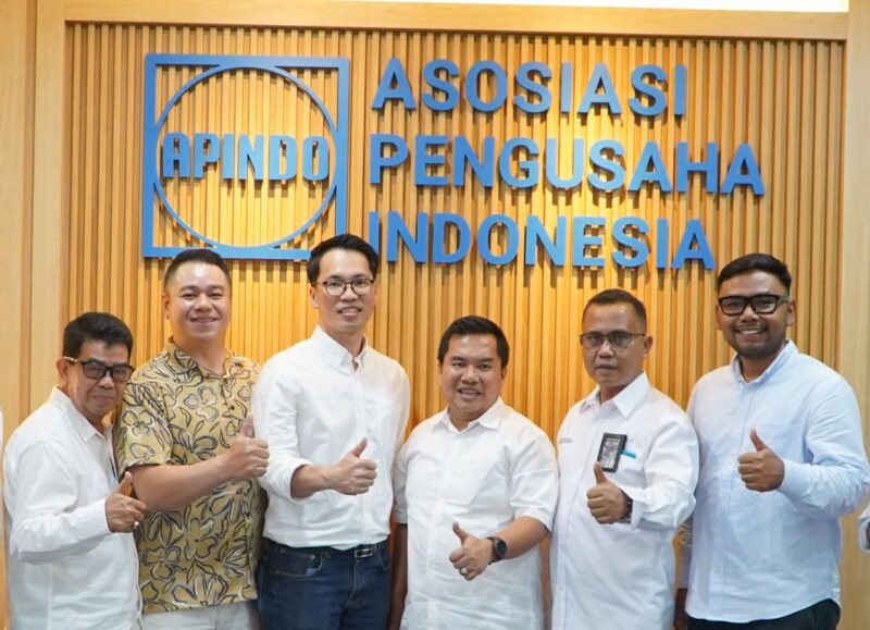 PT PLN Batam bersilaturahmi dengan Ketua Asosiasi Pengusaha Indonesia (Apindo) Kota Batam, Rafky Rasyid pada Selasa (20/5). Sementara itu dari PT PLN Batam diwakili oleh Sekretaris Perusahaan, Zulhamdi, bersama Vice Presiden Niaga PT PLN Batam, Ika Patria Wardana. Foto: INIKEPRI.COM/PLN Batam 