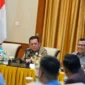 Gubernur Kepri Ansar Ahmad memimpin rapat persiapan kegiatan ADUJAK GenRe 2025 di Gedung Daerah, Tanjungpinang, Senin (13/10/2025) malam.  Foto: INIKEPRI.COM/KepriProv 