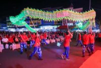 Persembahan Tari Naga pada Festival Moon Cake Tahun 2005 digelar di Jalan Merdeka, Tanjungpinang, Sabtu (4/10/2025) malam. Foto: INIKEPRI.COM/KepriProv 