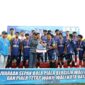 Wali Kota Amsakar Achmad menyerahkan langsung Piala Bergilir Wali Kota Batam dan Piala Tetap Wakil Wali Kota Batam kepada para juara. Foto: INIKEPRI.COM