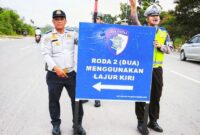 Dishub bersama jajaran kepolisian mulai melakukan sosialisasi penggunaan jalur kiri bagi pengendara sepeda motor. Foto: INIKEPRI.COM