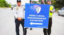 Dishub bersama jajaran kepolisian mulai melakukan sosialisasi penggunaan jalur kiri bagi pengendara sepeda motor. Foto: INIKEPRI.COM