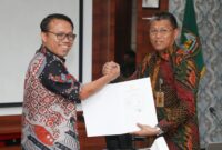 Sekretaris Daerah (Sekda) Kota Batam, Firmansyah, saat menghadiri Entry Meeting Pemeriksaan Terinci atas Kepatuhan Belanja Daerah Tahun Anggaran 2025 di Kantor Wali Kota Batam, Kamis (6/11/2025). Foto: INIKEPRI.COM/Media Center Batam 