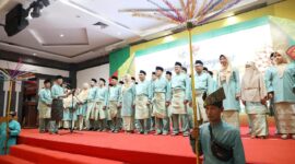 Wali Kota Batam, Amsakar Achmad, mengukuhkan Pengurus Kerukunan Keluarga Besar Masyarakat Kabupaten Karimun-Batam dan Barisan Keamanan Daerah (Kerabat Barkad). Foto: INIKEPRI.COM
