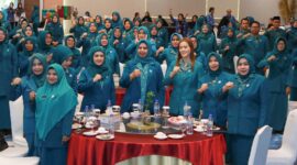 Ketua Tim Penggerak Pemberdayaan dan Kesejahteraan Keluarga (TP-PKK) Kota Batam, Erlita Amsakar, memimpin langsung rombongan PKK Batam pada Rapat Kerja Daerah (Rakerda) dan Jambore TP-PKK Provinsi Kepulauan Riau Tahun 2025 di Bintan Argo Resort, Senin (17/11/2025). Foto: INIKEPRI.COM