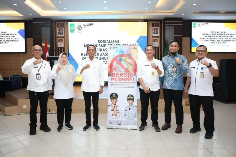 Wali Kota Batam, Amsakar Achmad, membuka Sosialisasi Mekanisme Pemeriksaan dan Verifikasi Pemberian Rekomendasi Daftar Hitam bagi penyedia barang/jasa di Aula Engku Hamidah. Foto: INIKEPRI.COM