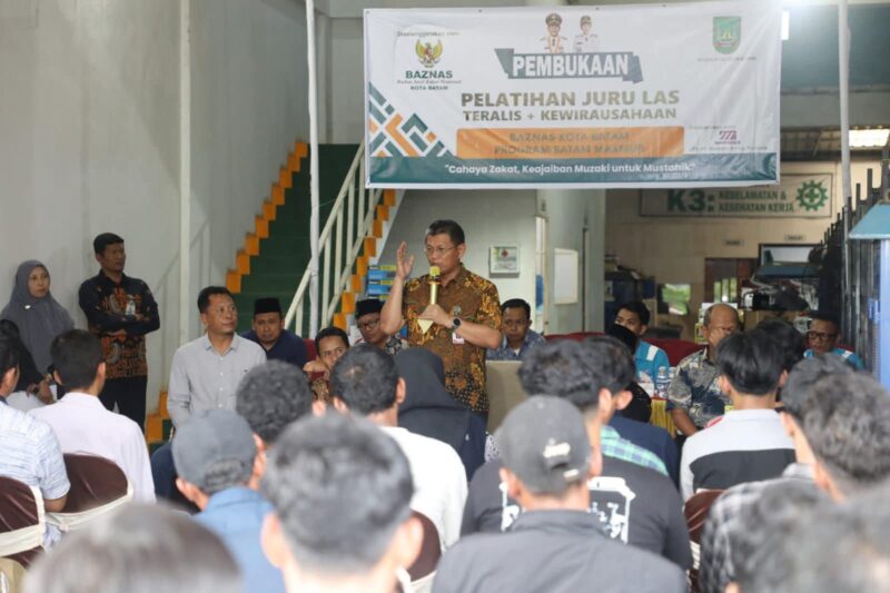 Sekretaris Daerah Kota Batam, Firmansyah, membuka kegiatan pelatihan juru las dan kewirausahaan tingkat Kota Batam Tahun 2025 di LPK Moradex Energi Persada. Foto: INIKEPRI.COM