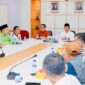 Sekretaris Daerah (Sekda) Kota Batam, Firmansyah, mewakili Wali Kota Batam, Amsakar Achmad, saat menerima audiensi perwakilan Forum Komunikasi Warga Jalan Tengku Sulung (Tengku Sulung Squad). Foto: INIKEPRI.COM/Media Center Batam 