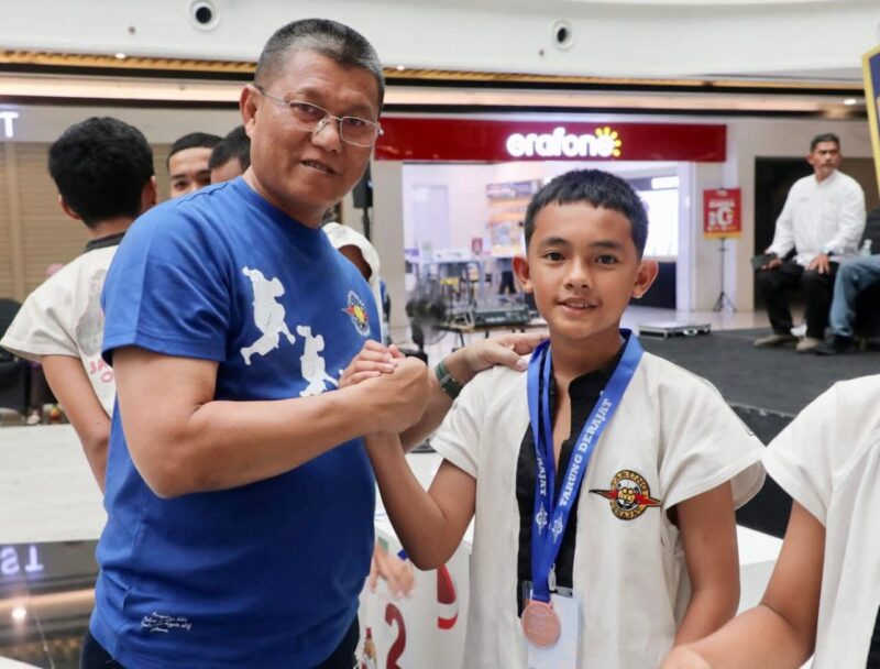 Sekretaris Daerah (Sekda) Kota Batam, Firmansyah, secara resmi menutup Kejuaraan Antar Satuan Latihan (Kejursat) IV Tarung Derajat se-Kota Batam di Pollux Mall Batam Center. Foto: INIKEPRI.COM