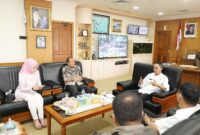 Wali Kota Batam, Amsakar Achmad, menerima kunjungan kerja Wali Kota Tanjungbalai, Mahyarudin Salim, beserta Tim Penggerak PKK dan Bagian Kesra Setdako Tanjungbalai di Kantor Wali Kota Batam, Selasa (25/11/2025). Foto: INIKEPRI.COM/Media Center Batam 