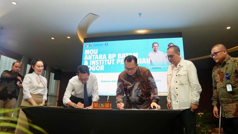 Penandatanganan nota kesepahaman (MoU) di Radisson Hotel, Jumat (31/10/2025). Foto: INIKEPRI.COM/BP Batam 