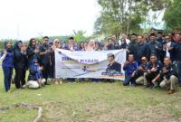 Kader partai NasDem Kepulauan Riau saat melakukan ziarah ke makam Nyat Kadir. Foto: INIKEPRI.COM