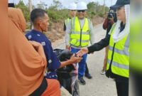 Bupati Natuna Cen Sui Lan meninjau langsung pengerjaan proyek pada Jumat (14/11/2025). Foto: Istimewa 