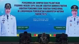 Pemerintah Kabupaten Natuna kembali melakukan penyegaran birokrasi melalui pelantikan 59 pejabat Administrator, Pengawas, dan Fungsional, Sabtu (15/11/2025) di Gedung Sri Serindit, Ranai.  Foto: Istimewa 