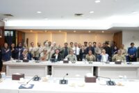 Kepala BP Batam, Amsakar Achmad melaksanakan tatap muka bersama Tim Verifikator Perizinan di Marketing Centre, Kamis (13/11/2025) sore. Foto: INIKEPRI.COM/BP Batam 