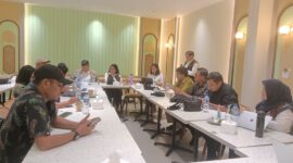 Terminal Manager ITTU Yohannes M. Sianturi bersama Manager Legal & Relation PET Fety Zaniar memimpin langsung rangkaian forum Stakeholder Engagement & Perkenalan Bisnis ITTU. Kegiatan yang dihadiri perwakilan media Kepri ini berlangsung dalam suasana dialog terbuka, mencerminkan komitmen Pertamina memperkuat hubungan dengan publik dan pemangku kepentingan. Foto: INIKEPRI.COM