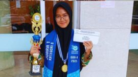 Messi Noviana Masitoh, siswi MTsN 3 Kota Batam, berhasil keluar sebagai Juara 1 Grand Final Olimpiade Bahasa Arab (OBA) ke-8 Tingkat Nasional 2025. Foto: INIKEPRI.COM