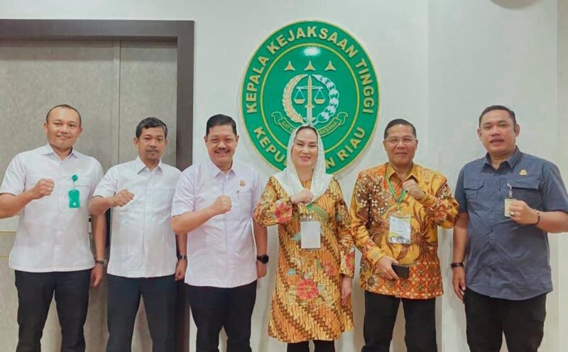 Bupati Natuna Cen Sui Lan melakukan kunjungan silaturahmi resmi ke Kantor Kejaksaan Tinggi Kepulauan Riau. Foto: INIKEPRI.COM