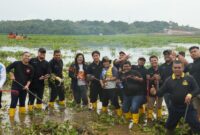 Dalam rangka menjaga kelestarian daerah tangkapan air, BP Batam mengadakan kegiatan gotong royong di waduk Duriangkang pada Sabtu (22/11/2025) pagi. Foto: INIKEPRI.COM/BP Batam 