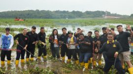 Dalam rangka menjaga kelestarian daerah tangkapan air, BP Batam mengadakan kegiatan gotong royong di waduk Duriangkang pada Sabtu (22/11/2025) pagi. Foto: INIKEPRI.COM/BP Batam 