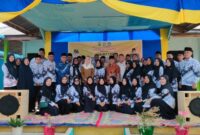 Bupati Natuna Cen Sui Lan saat merayakan Hari Guru Nasional di Midai. Foto: INIKEPRI.COM