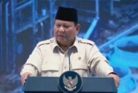 Presiden Prabowo Subianto saat meresmikan pabrik Lotte Chemical Indonesia di Cilegon, Banten, Kamis (6/11/2025). Foto: INIKEPRI.COM