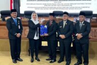 Penyerahan Ranperda APBD Kabupaten Natuna tahun 2026 dari Ketua DPRD ke Bupati Natuna. Foto: Istimewa 