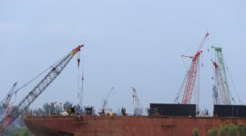 Industri galangan kapal di kawasan Sekupang, Batam. BPS mencatat perekonomian Triwulan III 2025 Kepri tumbuh 7,48 persen, menempatkan Kepri tertinggi di Sumatera dan ketiga nasional. Foto: INIKEPRI.COM/KepriProv 