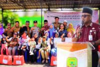 Wali Kota Tanjungpinang, Lis Darmansyah membuka Pelatihan Peningkatan Kapasitas Kader Posyandu Kelurahan Senggarang yang dirangkai dengan penyerahan Pemberian Makanan Tambahan (PMT) bagi ibu hamil dan balita, bantuan sarana Posyandu, serta dukungan bagi Kelompok Wanita Tani (KWT). Kegiatan berlangsung di halaman kantor Lurah Senggarang. Foto: INIKEPRI.COM/TanjungpinangKota 