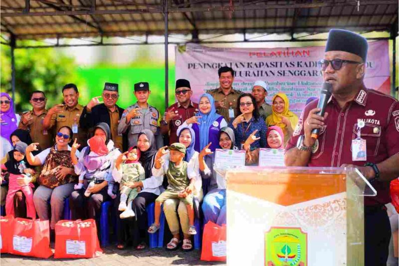 Wali Kota Tanjungpinang, Lis Darmansyah membuka Pelatihan Peningkatan Kapasitas Kader Posyandu Kelurahan Senggarang yang dirangkai dengan penyerahan Pemberian Makanan Tambahan (PMT) bagi ibu hamil dan balita, bantuan sarana Posyandu, serta dukungan bagi Kelompok Wanita Tani (KWT). Kegiatan berlangsung di halaman kantor Lurah Senggarang. Foto: INIKEPRI.COM/TanjungpinangKota 