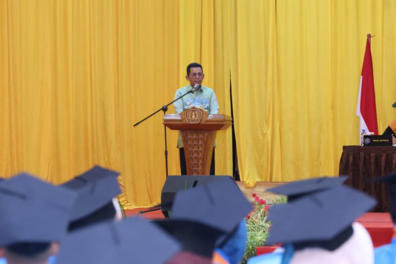 Ansar dalam Sidang Senat Terbuka Sekolah Tinggi Ilmu Sosial dan Ilmu Politik (STISIPOL) Raja Haji Tanjungpinang dalam rangka Wisuda Tahun Akademik 2025 yang digelar di Mega Ballroom CK Hotel Tanjungpinang, Sabtu (20/12/2025). Foto: INIKEPRI.COM