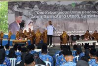 Wali Kota Batam Amsakar Achmad resmi menyerahkan Surat Keputusan (SK) kepada 593 Pegawai Pemerintah dengan Perjanjian Kerja (PPPK) Paruh Waktu dalam apel di Dataran Engku Putri, Senin (8/12/2025). Foto: INIKEPRI.COM