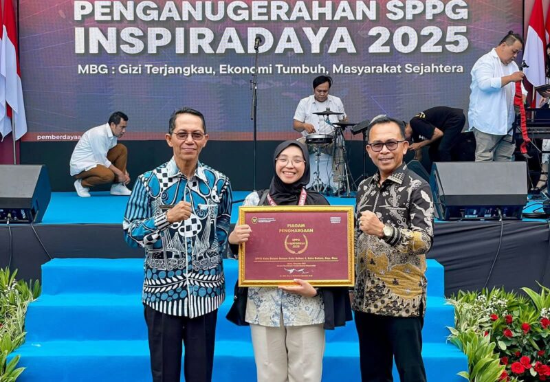 Kota Batam kembali mencatat prestasi di tingkat nasional melalui penghargaan dari Kementerian Koordinator Bidang Pemberdayaan Masyarakat (PM) pada ajang Penganugerahan SPPG Inspiradaya Tahun 2025 di Jakarta, Selasa (9/12/2025). Foto: INIKEPRI.COM
