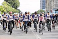 Amsakar Achmad dan Li Claudia Chandra dalam kegiatan Batam Bersepeda yang digelar sebagai bagian dari rangkaian peringatan Hari Jadi Batam (HJB) ke-196. Foto: INIKEPRI.COM