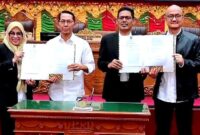 Wali Kota Batam Amsakar Achmad dan Ketua DPRD Kota Batam Muhammad Kamaluddin saat Rancangan Peraturan Daerah (Ranperda) tentang Penyelenggaraan Kota Layak Anak (KLA). Foto: INIKEPRI.COM