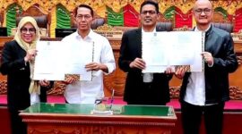 Wali Kota Batam Amsakar Achmad dan Ketua DPRD Kota Batam Muhammad Kamaluddin saat Rancangan Peraturan Daerah (Ranperda) tentang Penyelenggaraan Kota Layak Anak (KLA). Foto: INIKEPRI.COM